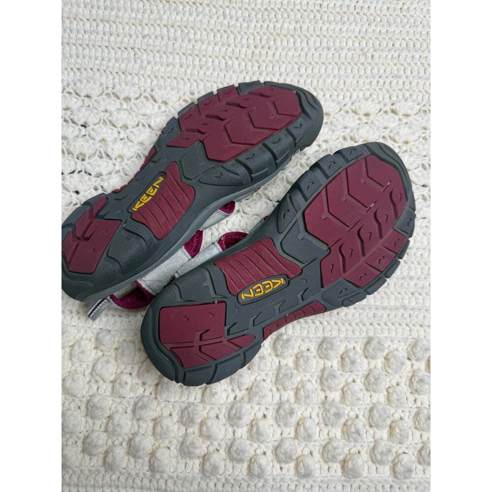 KEEN Women's 11 Newport H2 Waterproof Hiking Sandal Rubber Toe Gray Burgundy - Picture 13 of 15